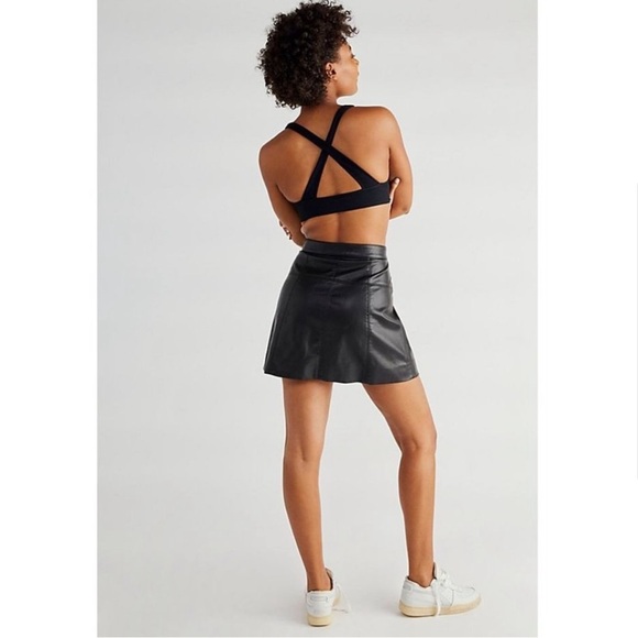 Free People Maisie Vegan Faux Leather A-line Snap Front Mini Skirt size 6 - Picture 5 of 9